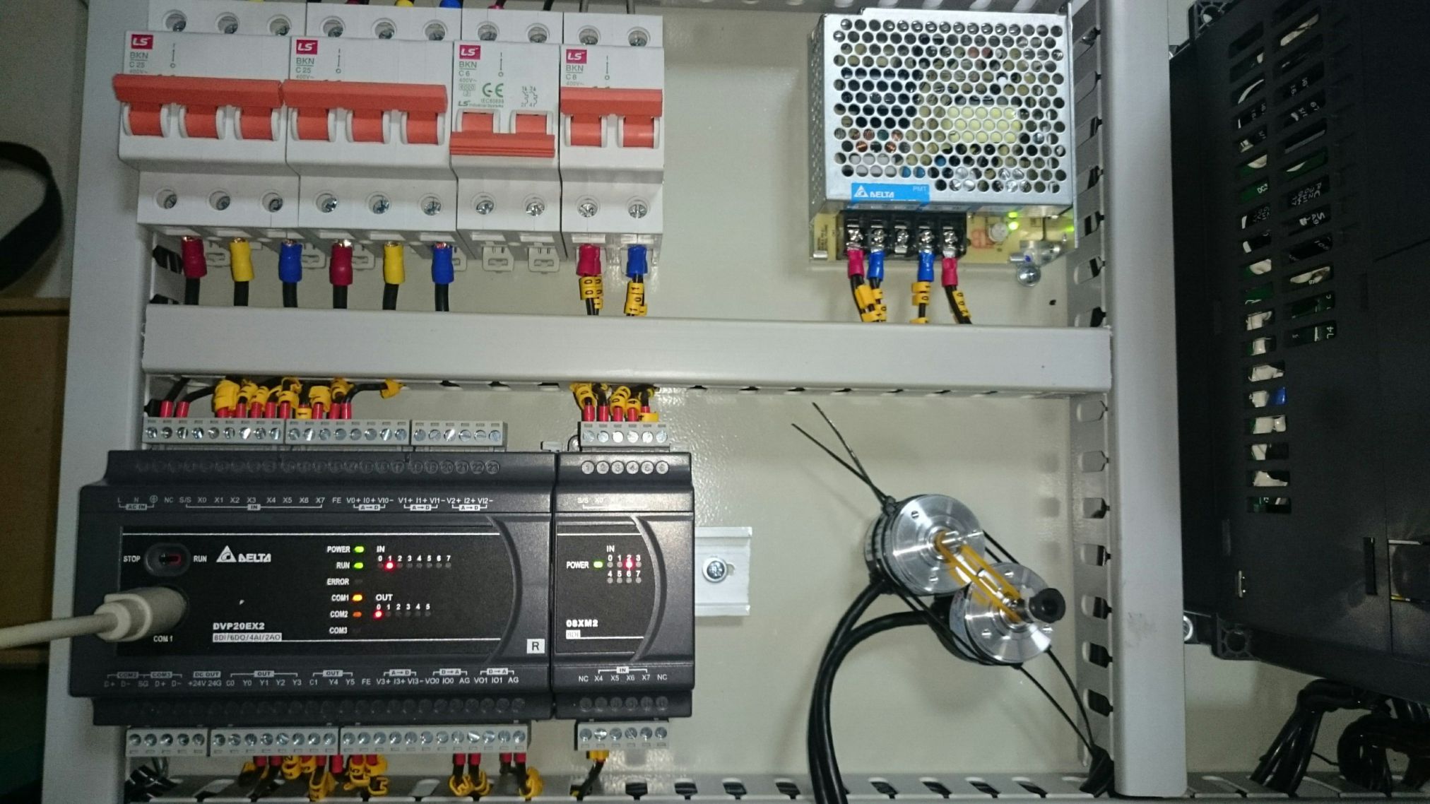 plc delta trong may nhuom vai